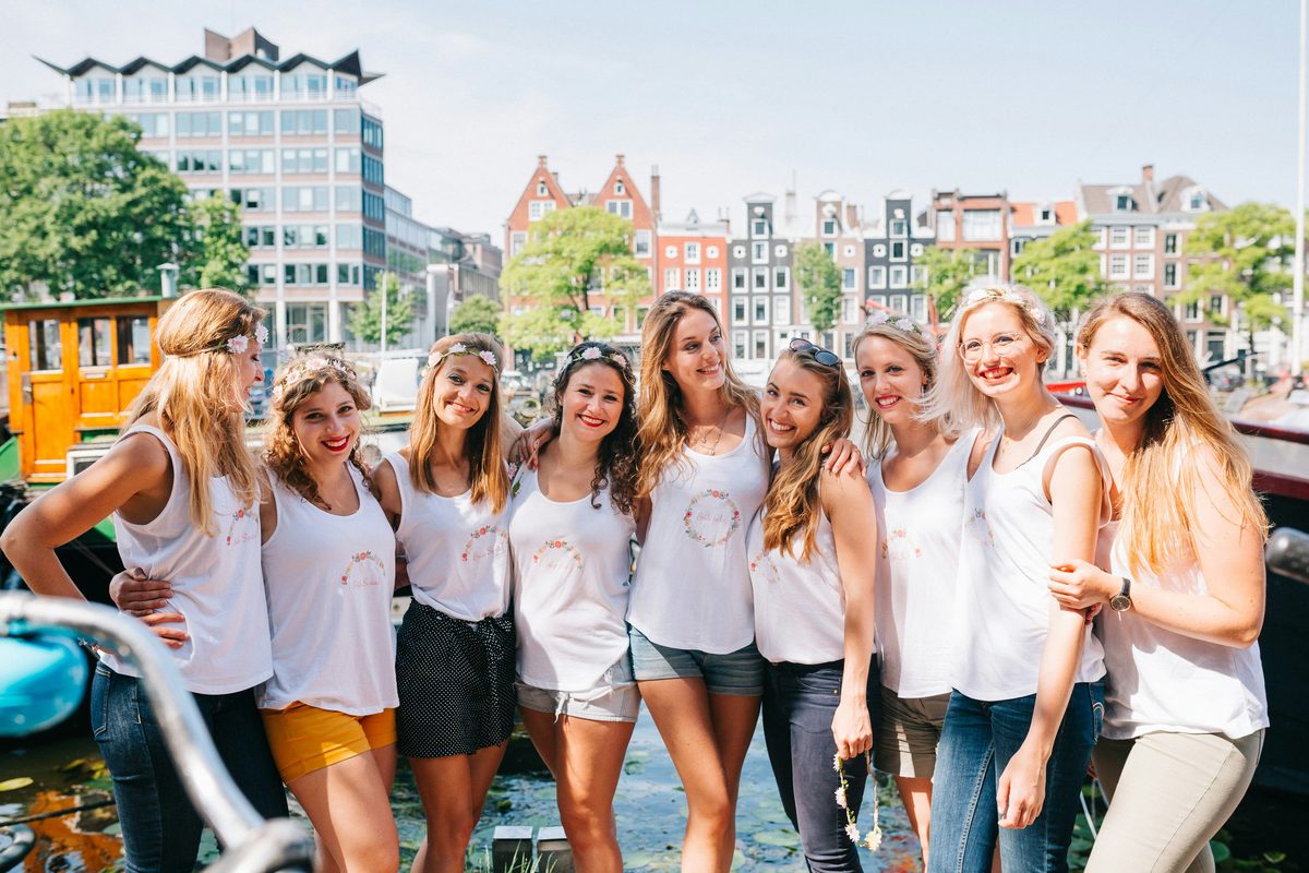 Junggesellinnenabschied in Amsterdam an den Grachten