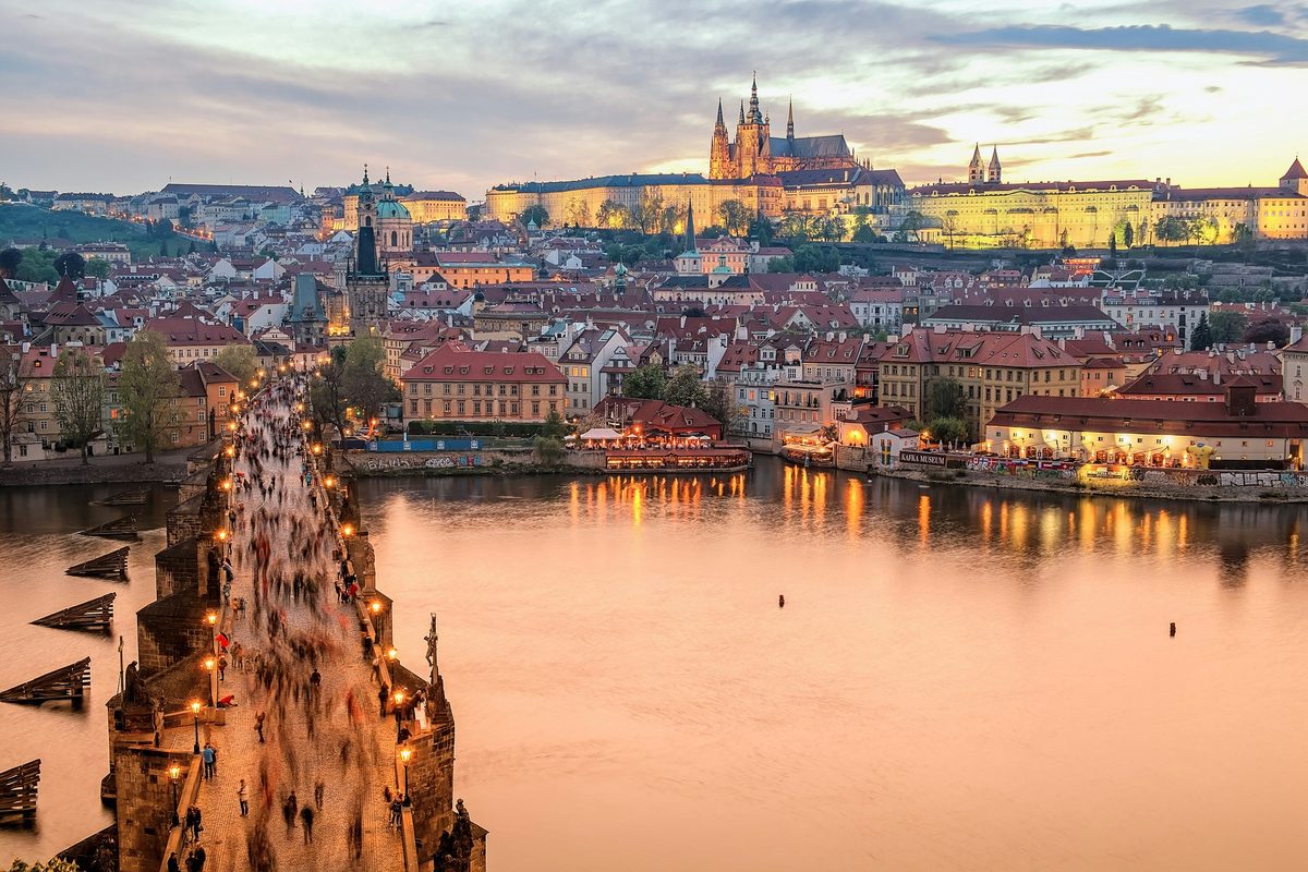 Junggesellinnenabschied in Prag an der Karlsbrücke