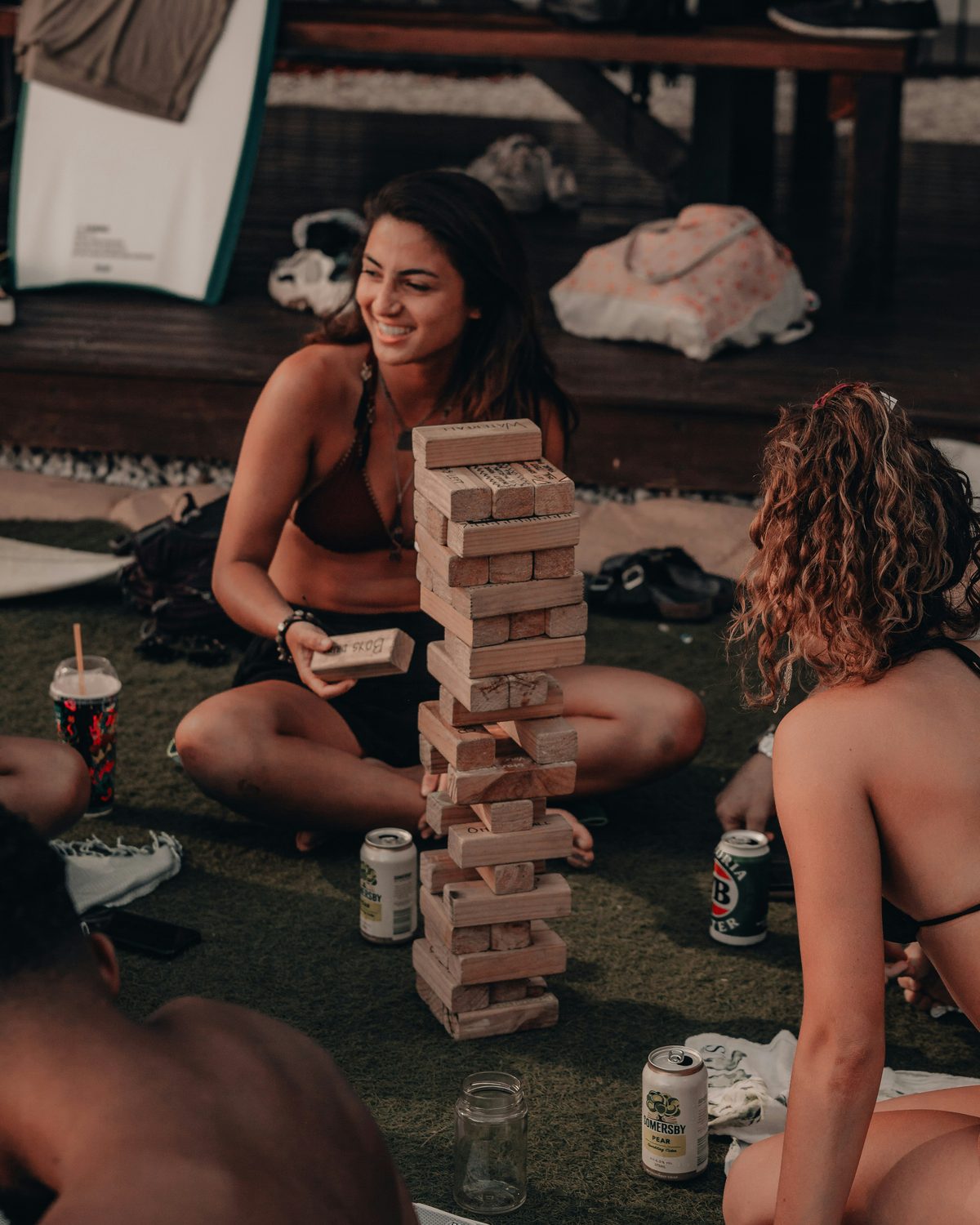 JGA Spiele für Frauen – Freundinnen spielen lustige Junggesellinnenabschied-Spiele